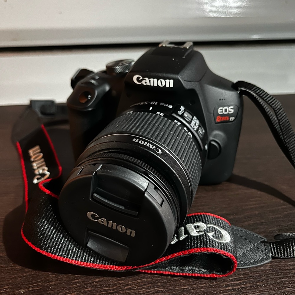 Canon EOS Rebel T7 Camera with Zoom Lens and Bag